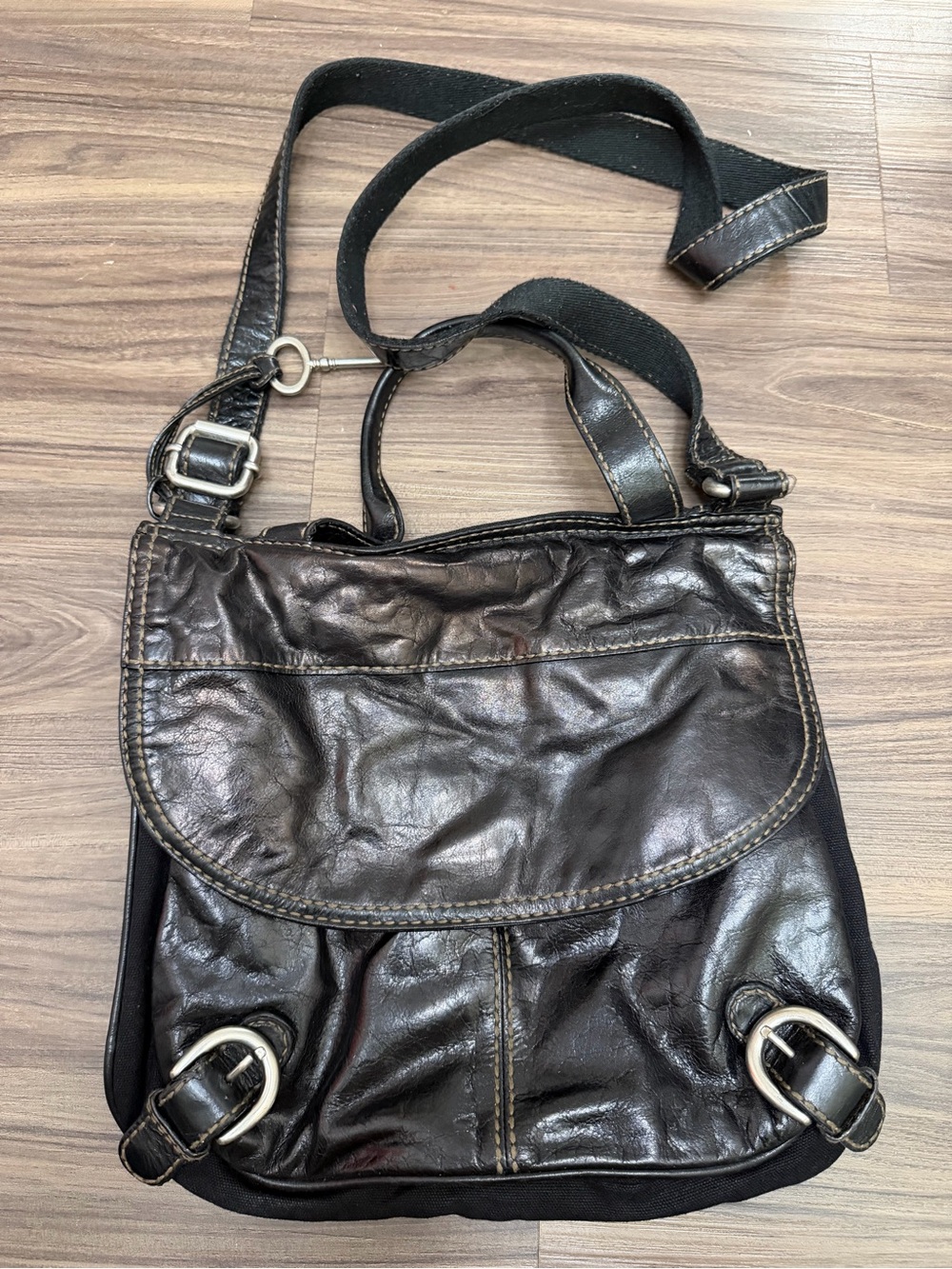 Vintage Fossil black leather crossbody